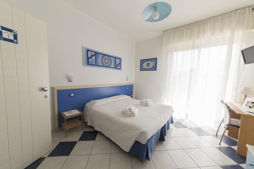 Lewis Rooms Poetto Beach Cagliari Esterno foto